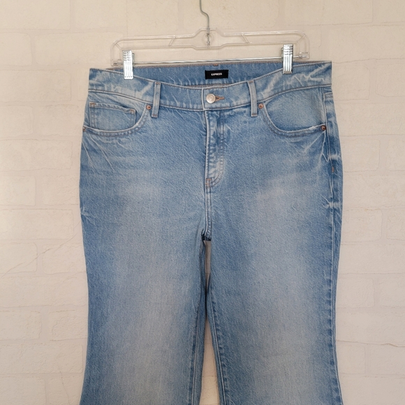 Express 70s Flare Mid Rise Stretch Light Wash Jeans - Picture 4 of 10